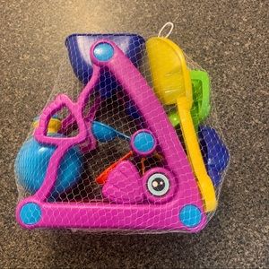 Multicoloured Sand Toys Kit Six pieces Ages 3+